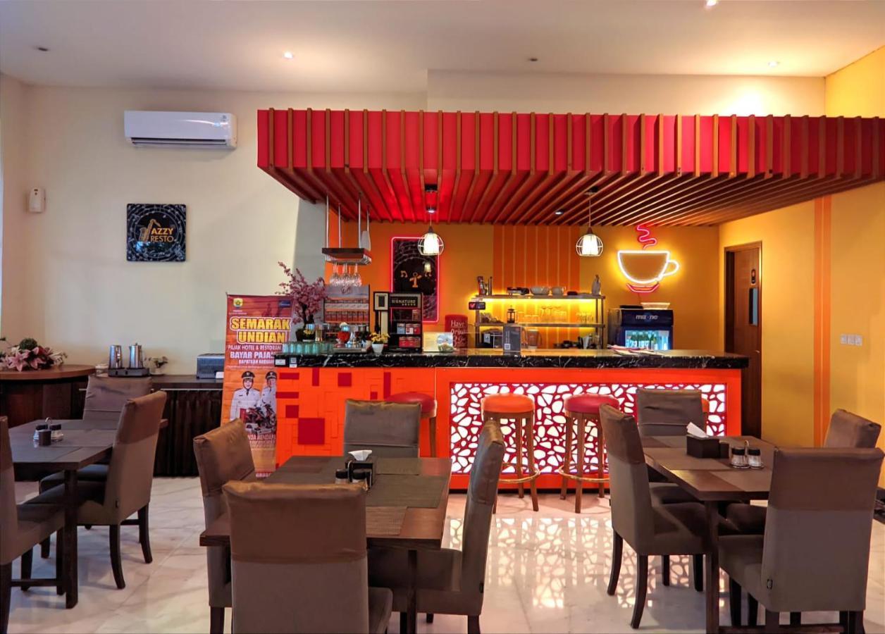 Front One Hotel Purwodadi Purwodadi  Eksteriør billede