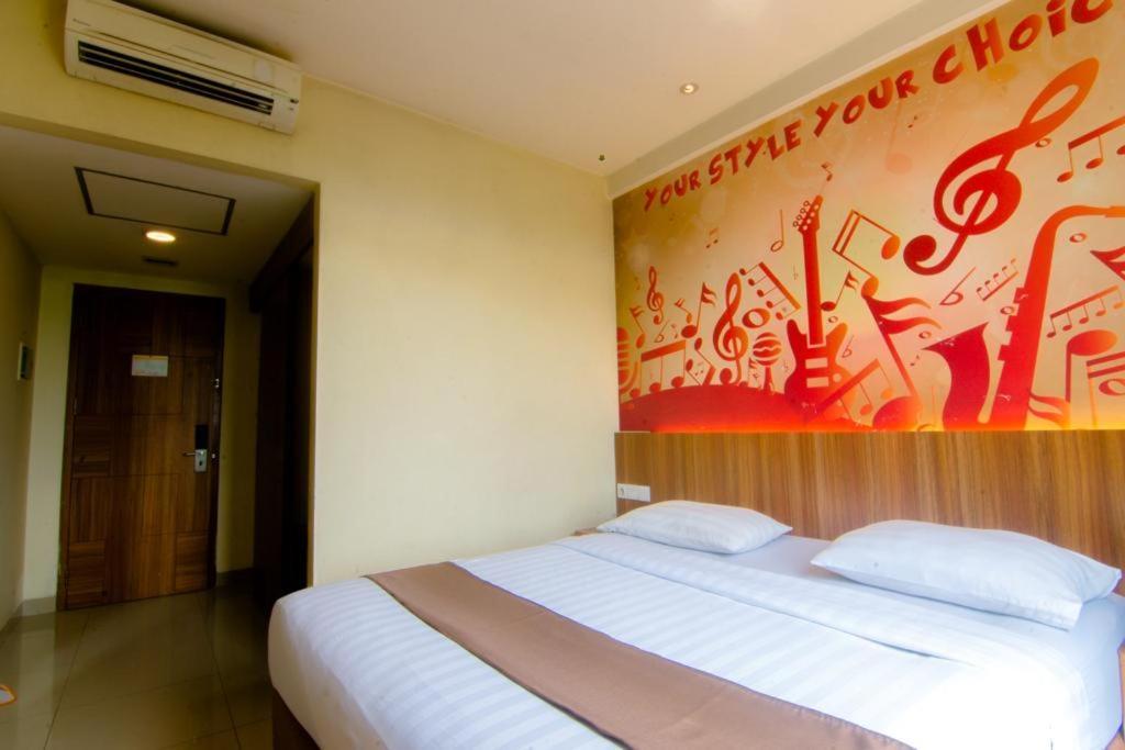 Front One Hotel Purwodadi Purwodadi  Eksteriør billede