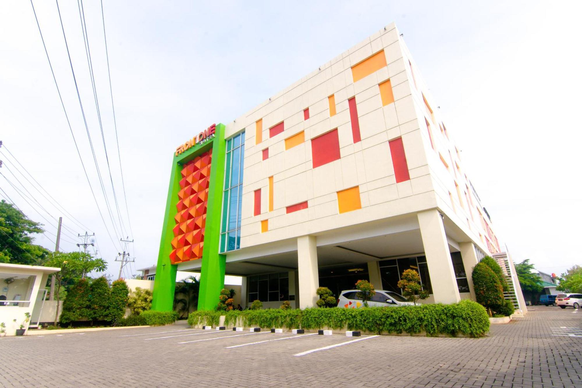 Front One Hotel Purwodadi Purwodadi  Eksteriør billede