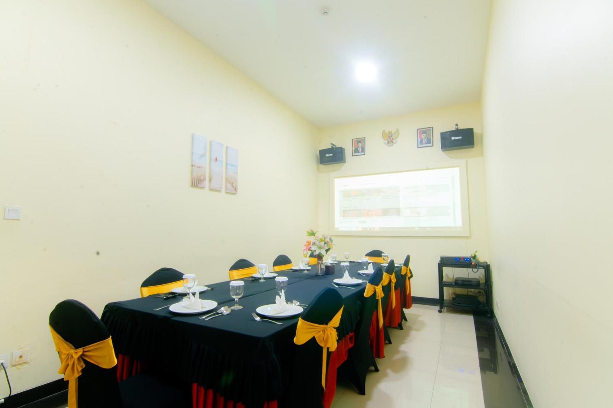 Front One Hotel Purwodadi Purwodadi  Eksteriør billede