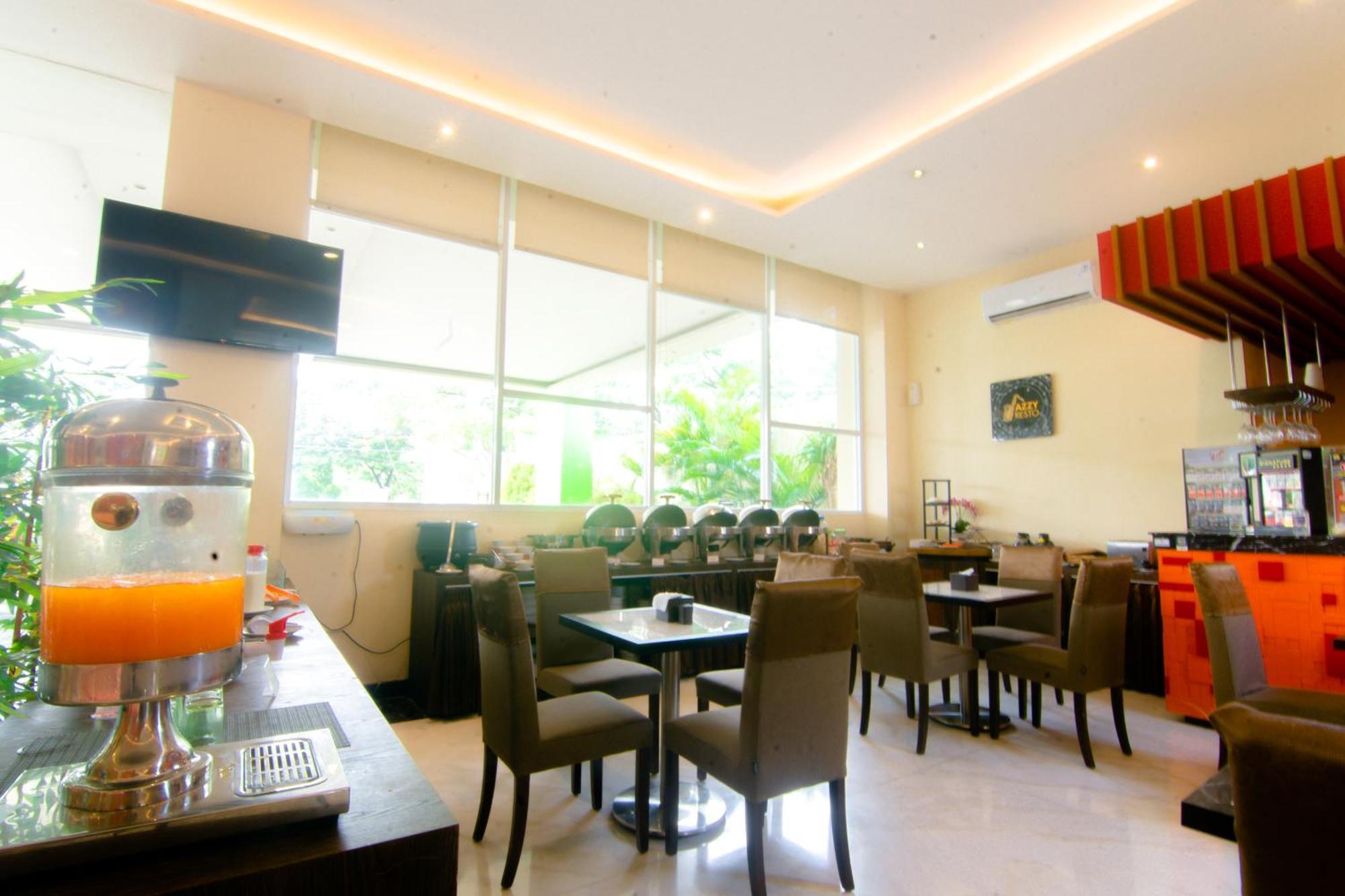 Front One Hotel Purwodadi Purwodadi  Eksteriør billede