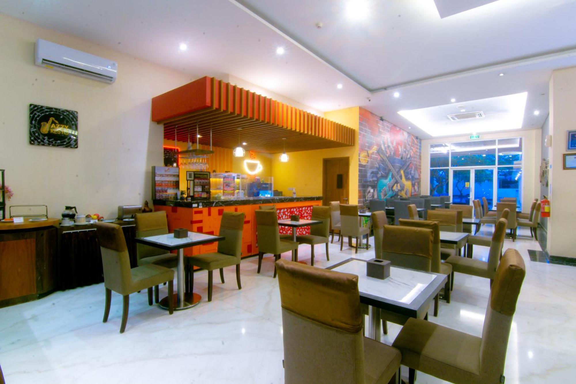 Front One Hotel Purwodadi Purwodadi  Eksteriør billede