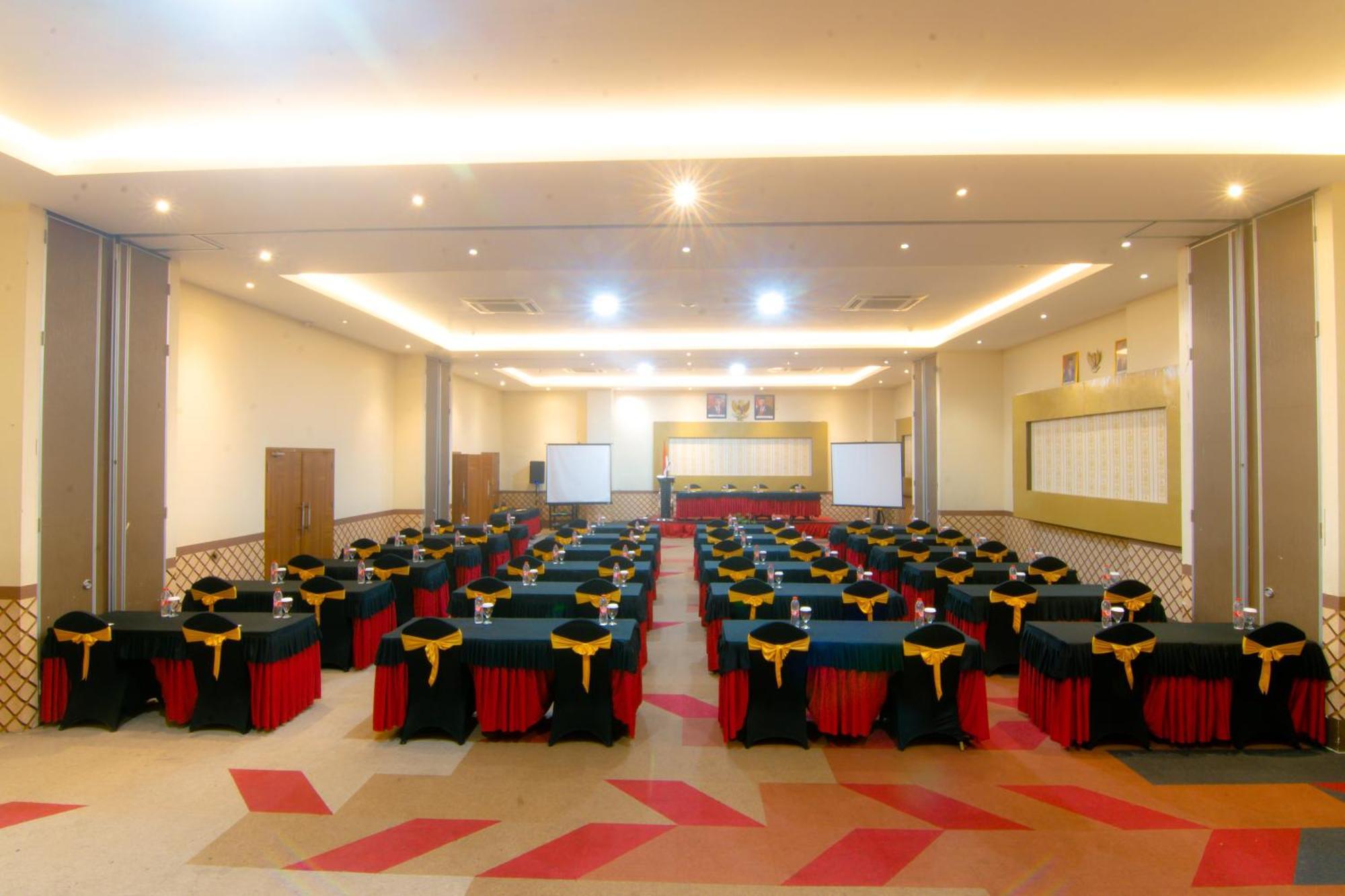 Front One Hotel Purwodadi Purwodadi  Eksteriør billede