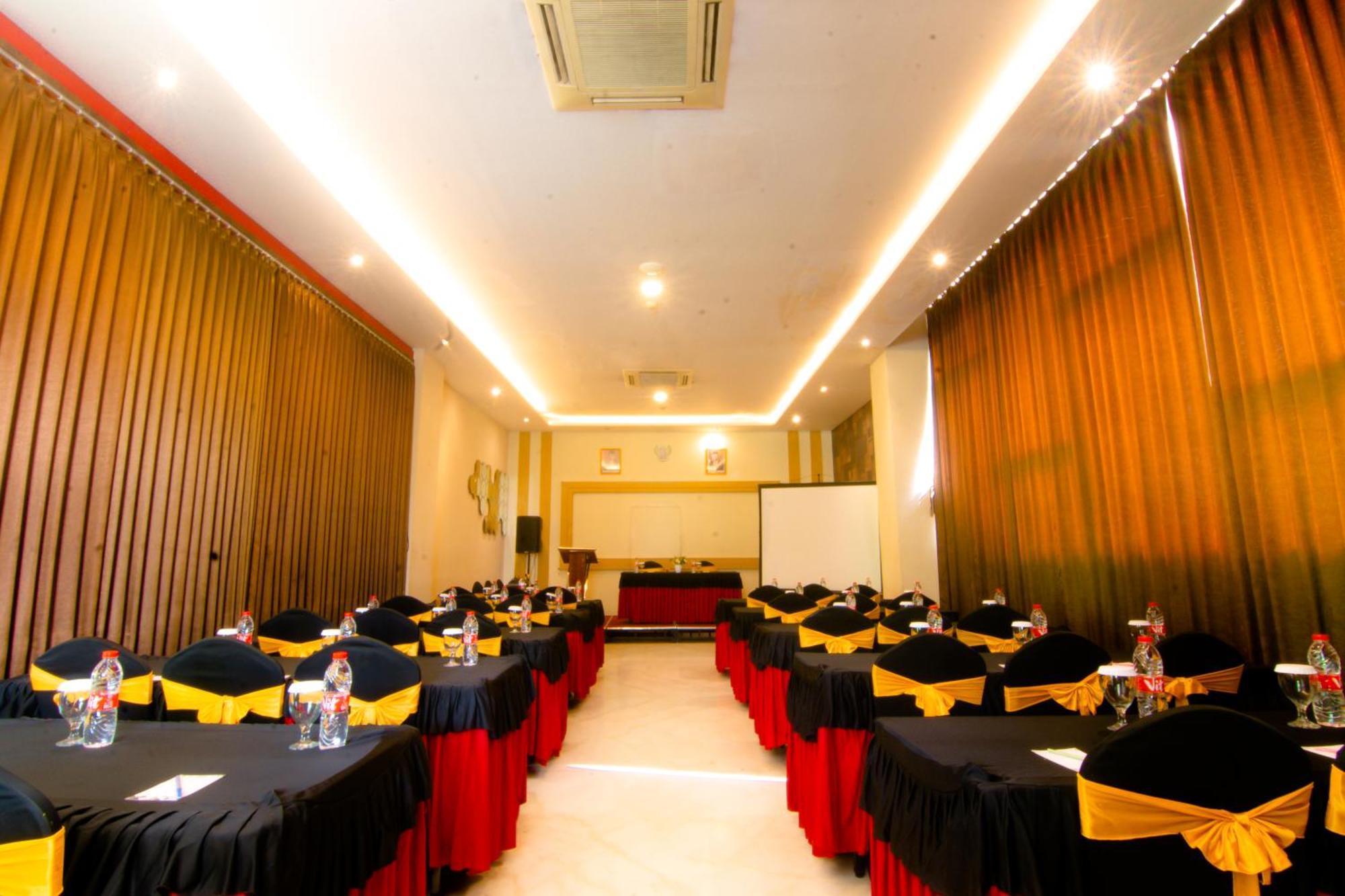 Front One Hotel Purwodadi Purwodadi  Eksteriør billede